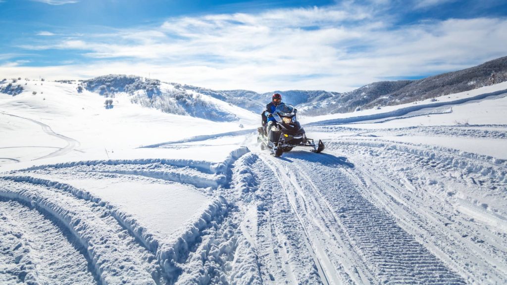 10 Essential Safety Tips for Snowmobiling Adventurers Rozon Insurance