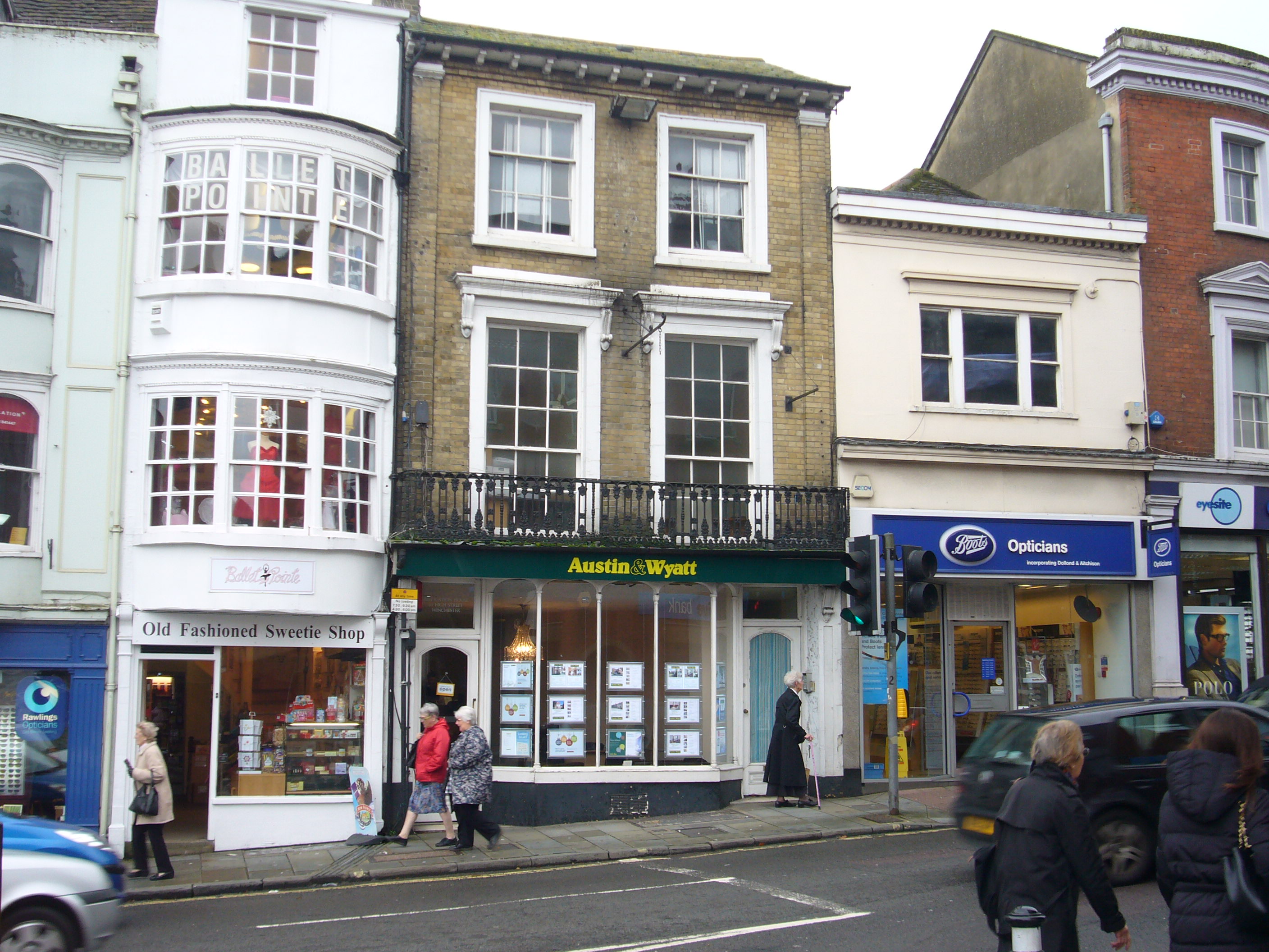 Winchester High Street Shop to let Commercial Property Consultants