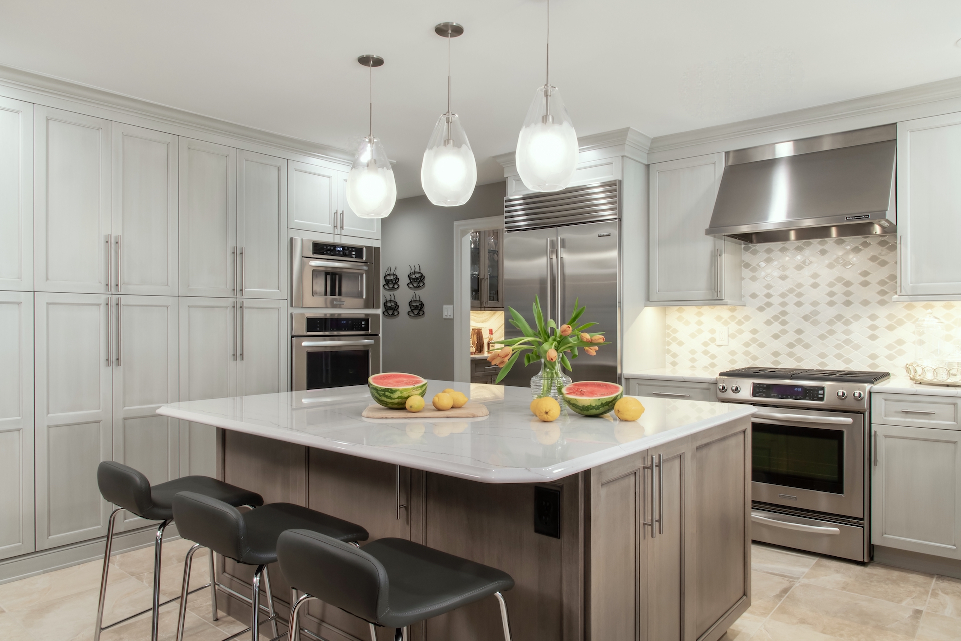 Warm Transitional Kitchen RSI Kitchen & Bath