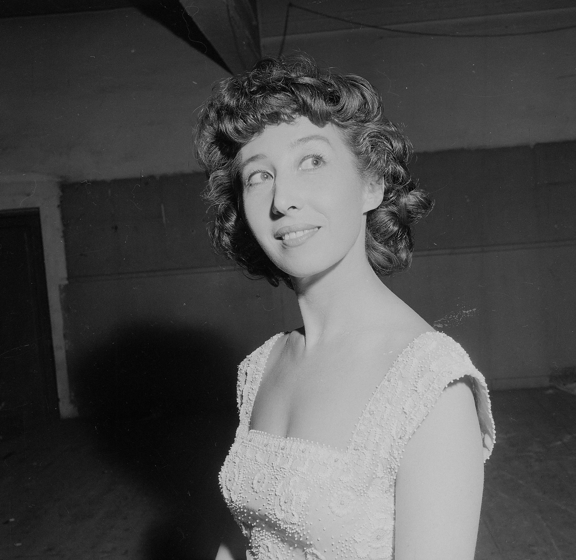 Cora Vaucaire Trois Petites Notes De Musique Cora Vaucaire – Trois petites notes de musique | J'ai la mémoire qui chante
