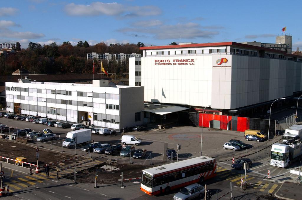 Un sarcophage romain saisi aux Ports francs de Genève rts.ch Genève