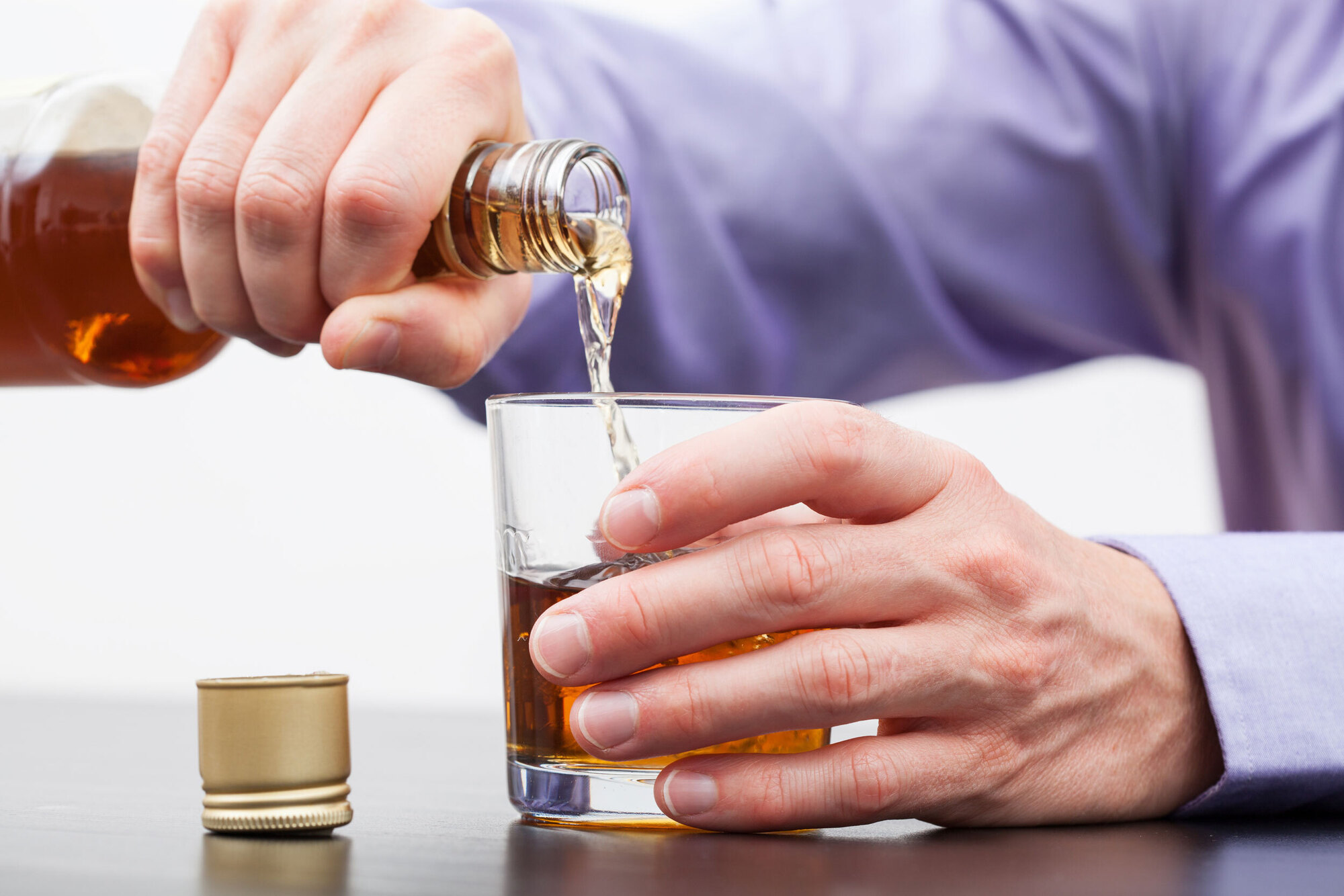 Travailler trop peut conduire à boire trop d'alcool, selon une étude