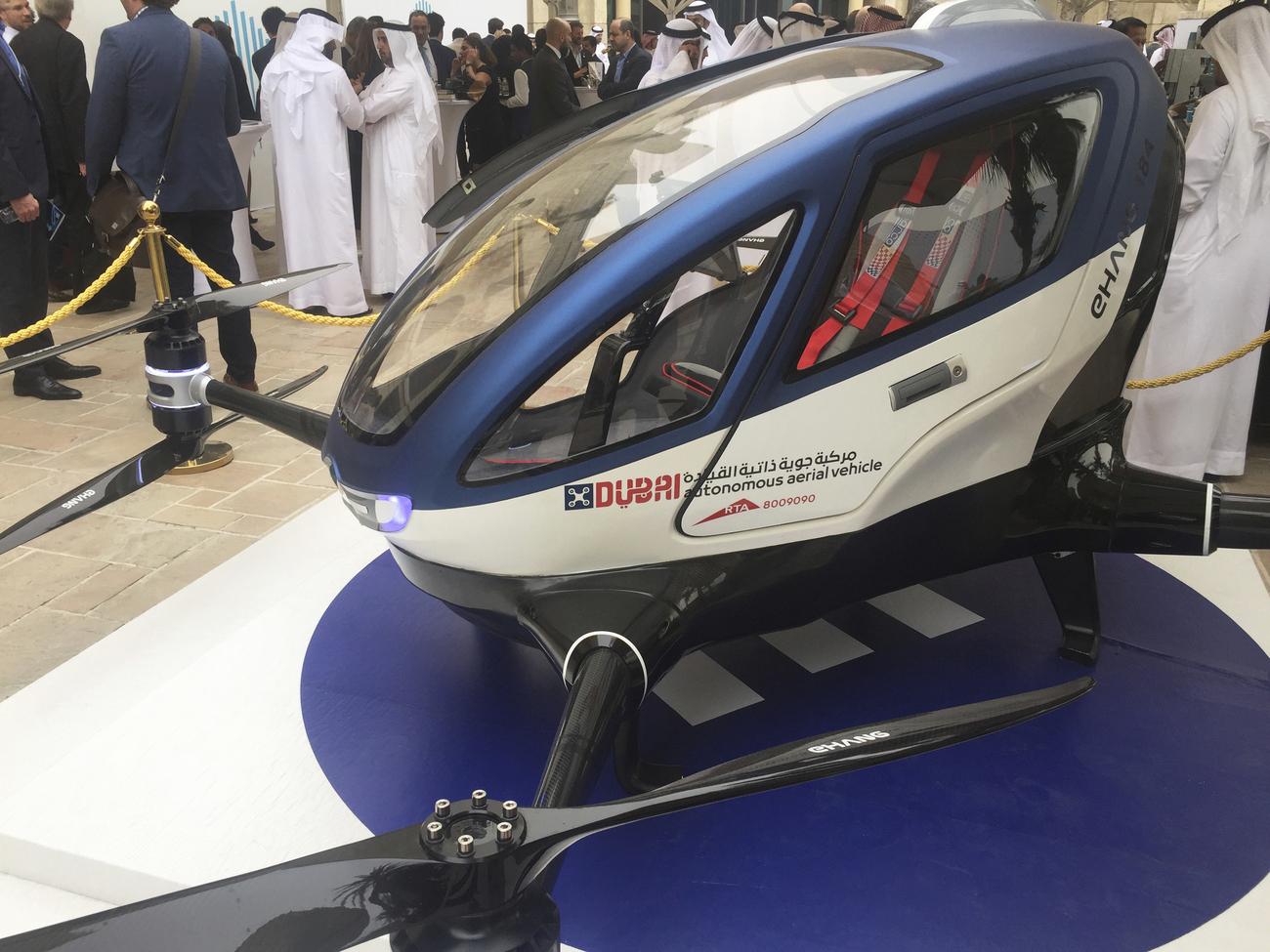 Dubaï teste un taxidrone, capable de transporter une personne à 100 km/h rts.ch SciencesTech.