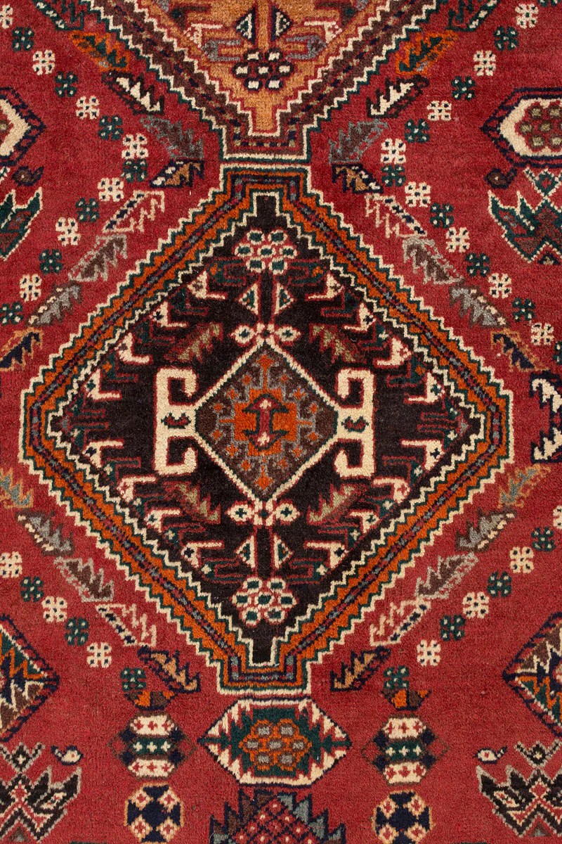 What is the Difference Between a Persian Rug and a Persian Carpet?