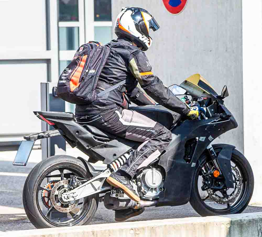 2024 KTM RC 390, RC 125 Spied Earlier Front Design Back?