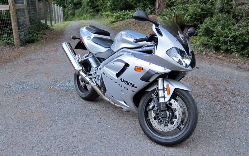 2002 Triumph 955i – RUSTY HEAPS