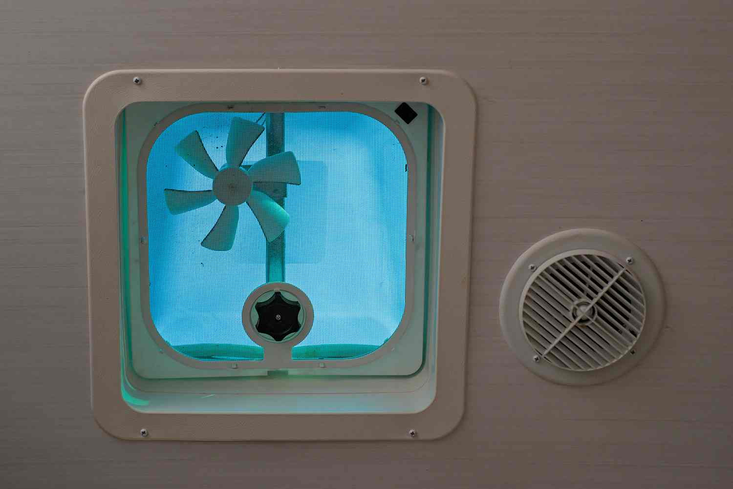 An Easy StepByStep Guide to cleaning RV air conditioner
