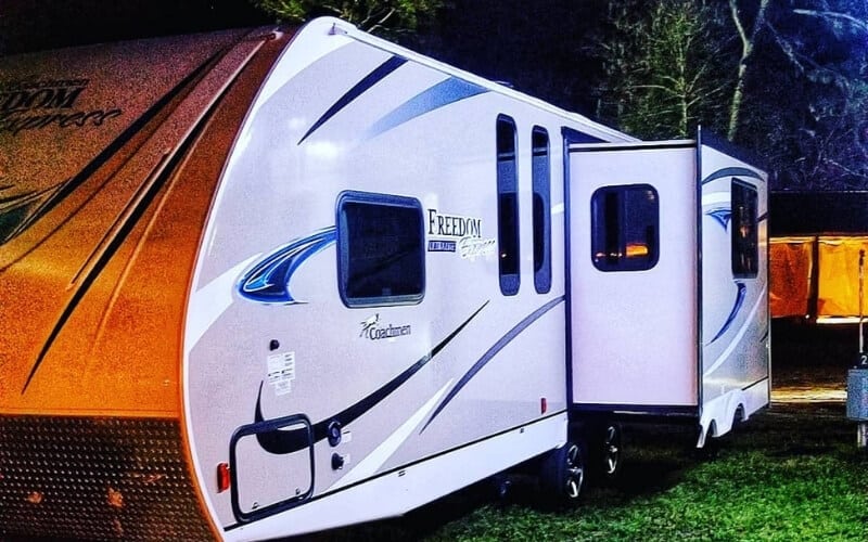 How To Manually Extend Or Retract An RV's Electric SlideOut