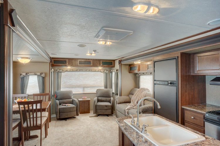 Top 5 Best Travel Trailers With Slideouts