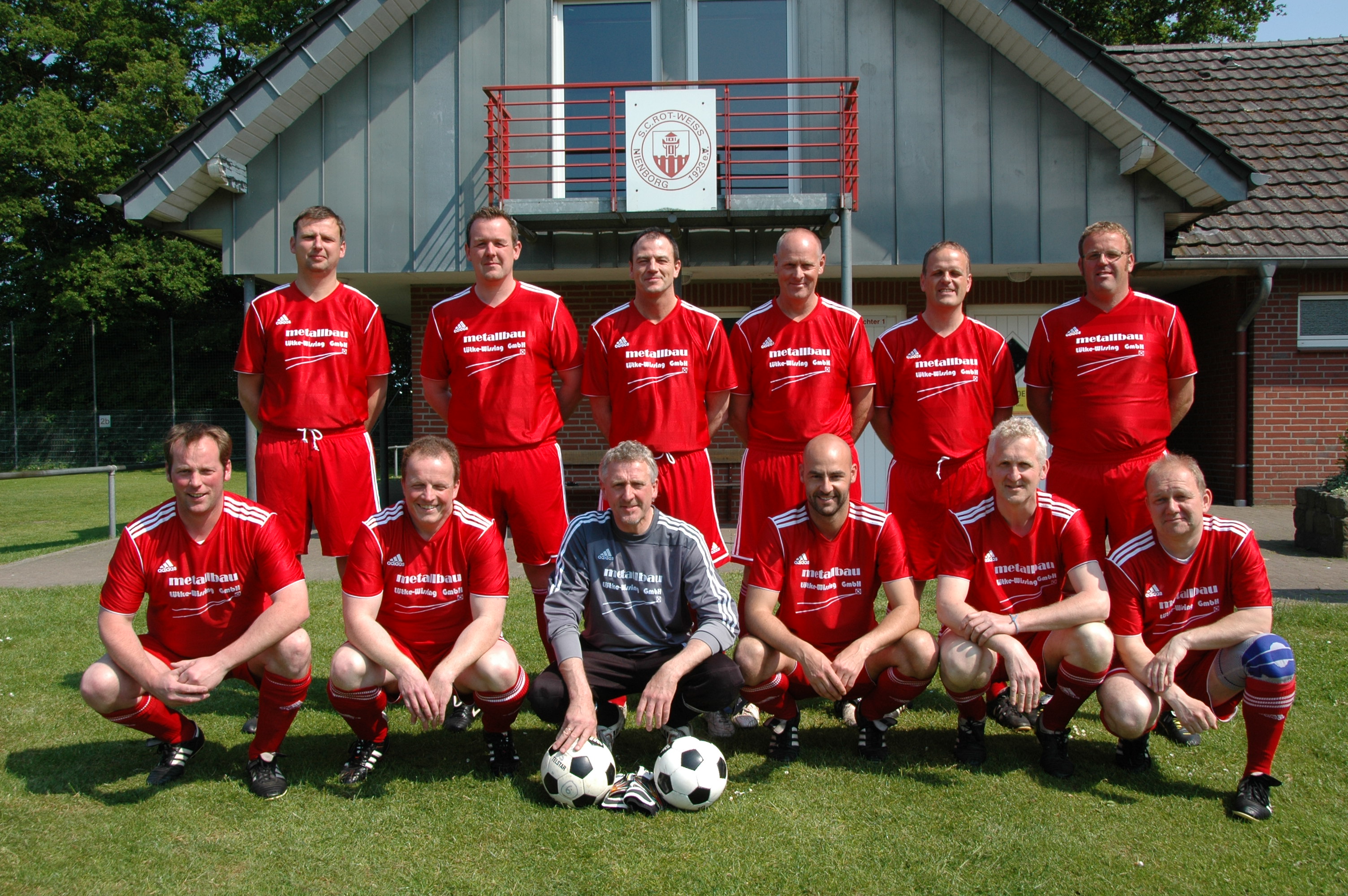 Alte Herren Mannschaft im neuen Outfit SC RotWeiß 1923 e.V.