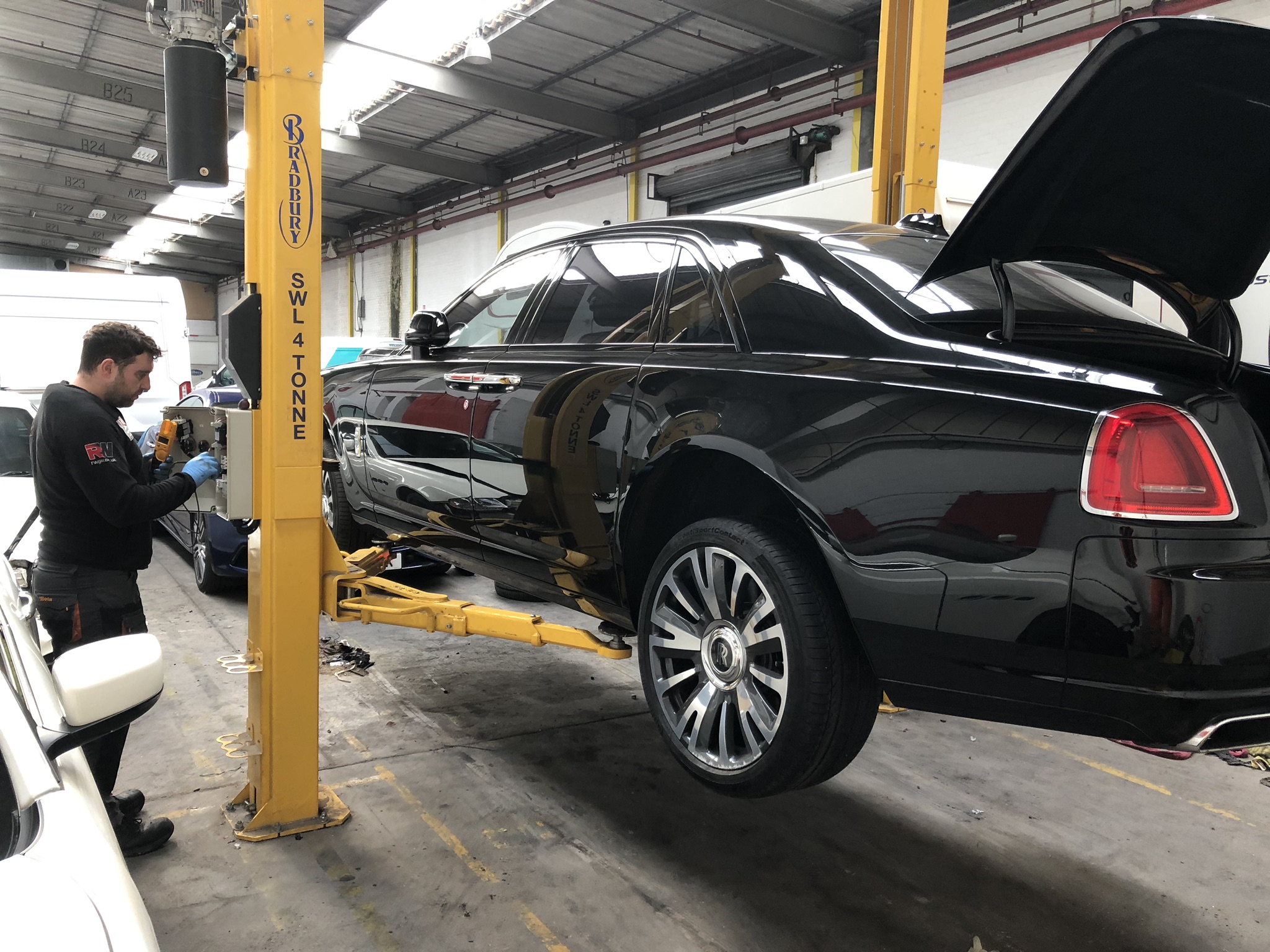 Equipment for Sale R.W. Garage Equipment RW Garage Equipment