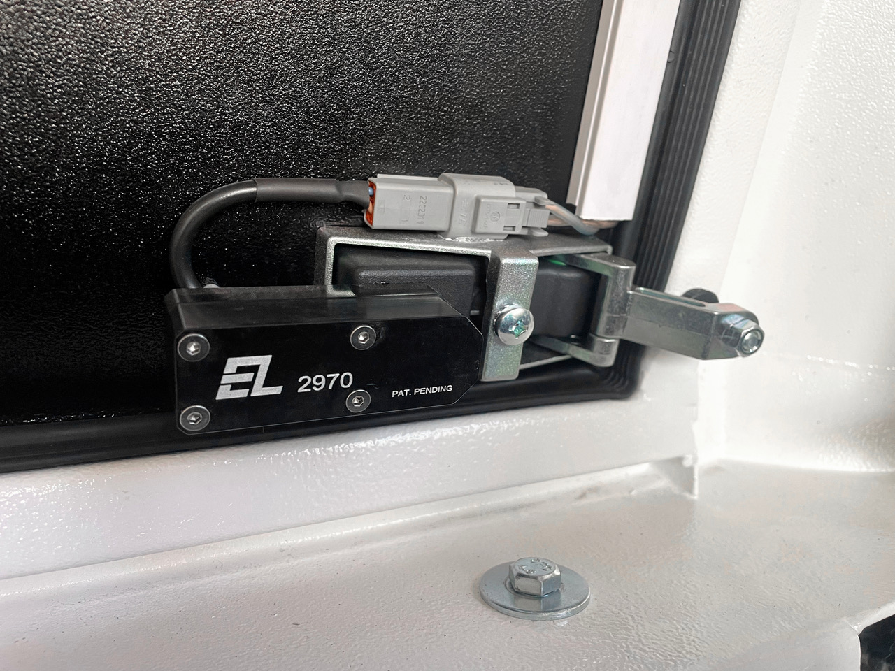 Furnlock and Slide Electrolatch 2970 Central Canopy Locking System SA 4x4