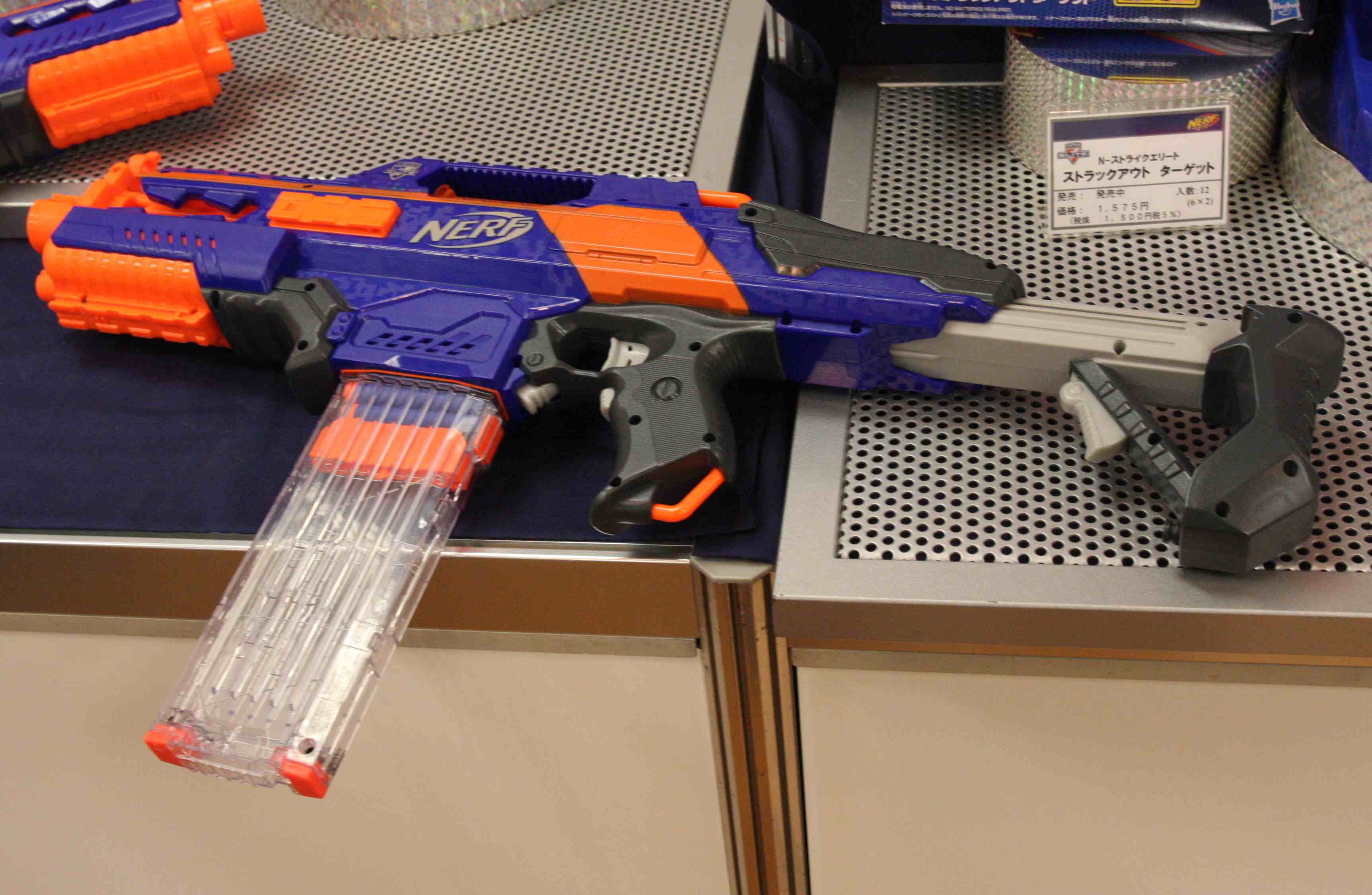【特集】人気のスポンジ銃NERFに18連射のフルオートモデルが登場！inクリスマスおもちゃ見本市2013 さばなび
