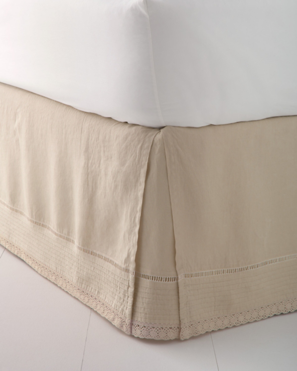 Bed Skirt How to Choose the Right One for Your Bedding Style