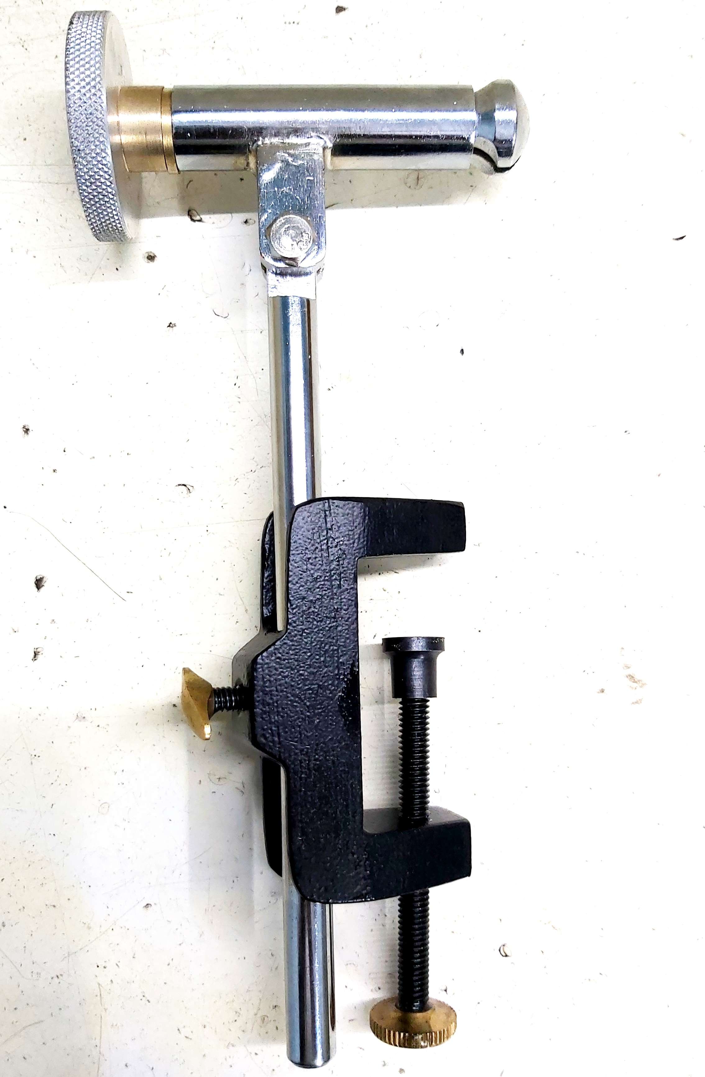 SAGA Heavy Wheel Vise (F40) Saga Instruments