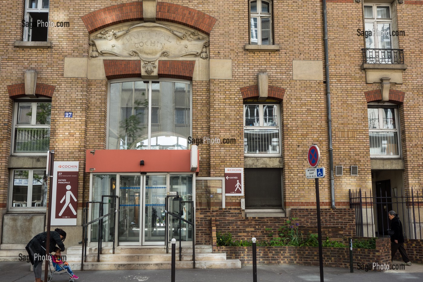 photo de ENTREE PRINCIPALE DE L'HOPITAL COCHIN, RUE DU FAUBOURG SAINT