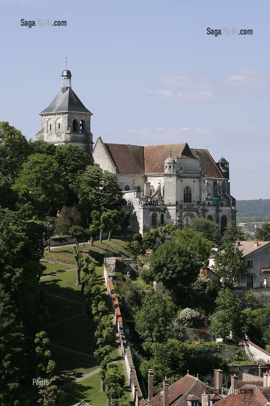 photo de EGLISE DE TONNERRE, LA BOURGOGNE AU FIL DE L'EAU, FRANCE