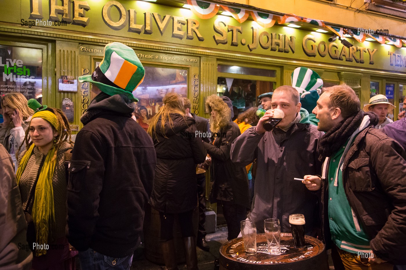 photo de AMBIANCE FESTIVE AU BAR PUB THE OLIVER SAINT JOHN GOGARTY