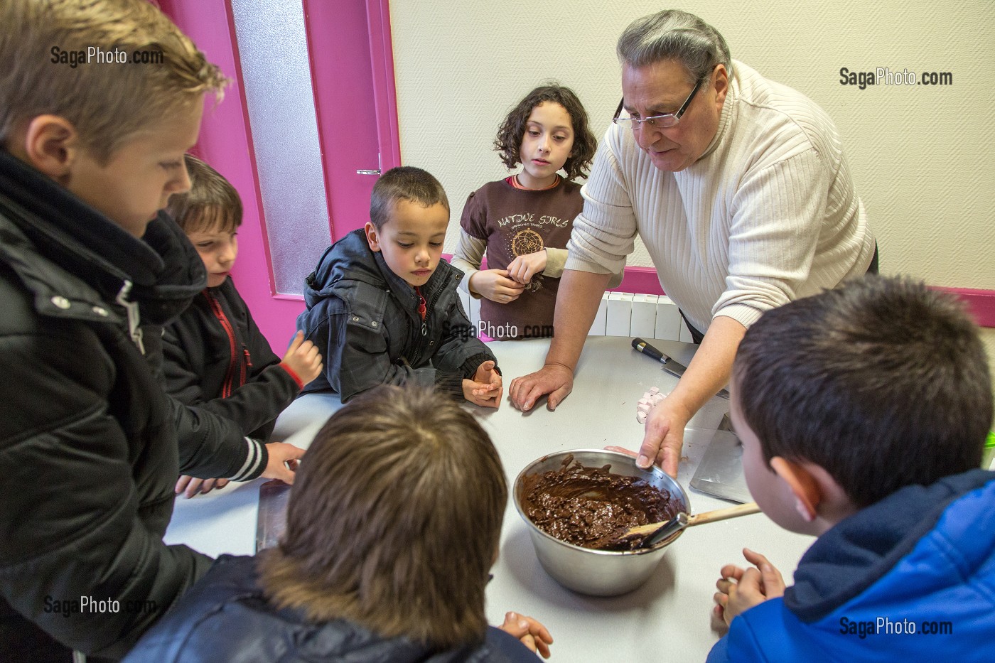 photo de ACTIVITE PATISSERIE AVEC FABRIQUE DE GATEAUX EN CHOCOLAT