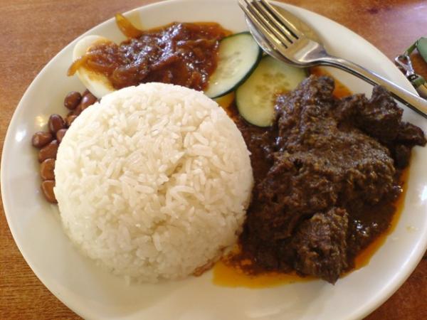 Sepiring Nasi dan Rendang di Papua Rp70 Ribu