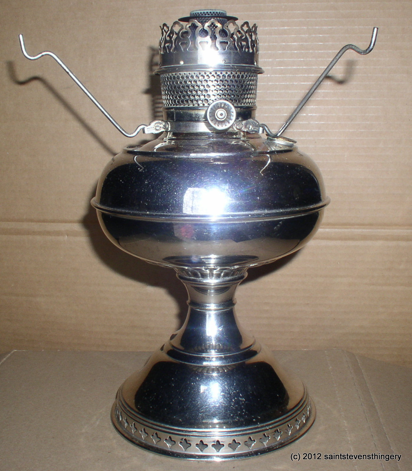 Rayo Royal Kerosene Lantern Hurricane Indoor/Outdoor Lamp,.