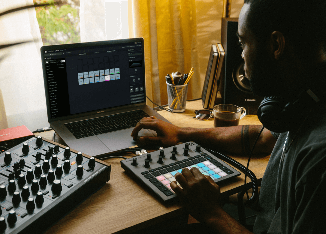 Buy Novation Circuit Rhythm Groovebox Sam Ash Music