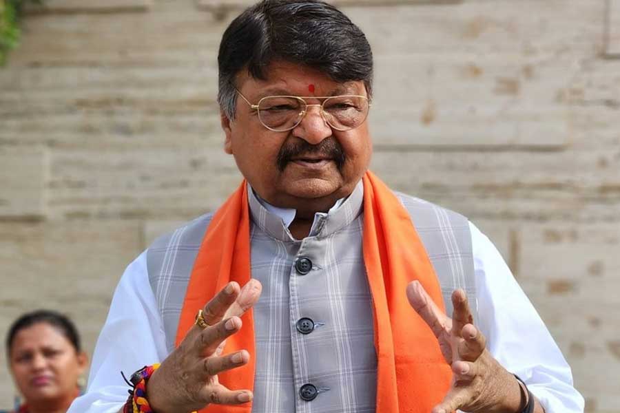 মেয়েদের ‘কম পোশাক’ নিয়ে বিতর্কিত মন্তব্য কৈলাসের, ‘কবে শাস্তি দেবেন?’, মোদিকে তোপ তৃণমূলের
