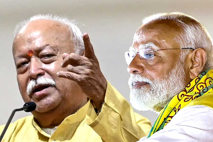 বাঙালি শ্রমিকদের উপর অত্যাচার মমতাকেই সুবিধা করে দিচ্ছে! বিজেপি নেতৃত্বকে সতর্ক করল আরএসএস