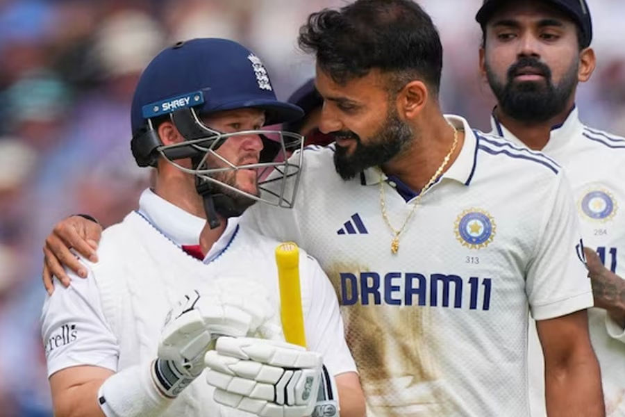 ডাকেটকে কাঁধে হাত দিয়ে ‘বিদায়বার্তা’য় কী বলেছিলেন? প্রকাশ্যে আনলেন আকাশ দীপ