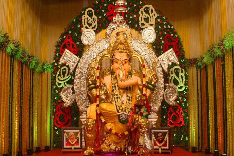 গণেশ উৎসবে ৪০০ কোটির বিমা করিয়ে চমক এই পুজোর, পিছিয়ে লালবাগচা রাজাও!