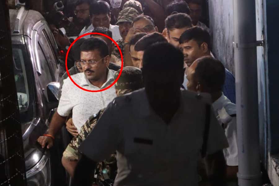 জীবনকৃষ্ণ সাহার টাকা ফেরতের তথ্যে ‘গরমিল’, বিভ্রান্ত ইডি