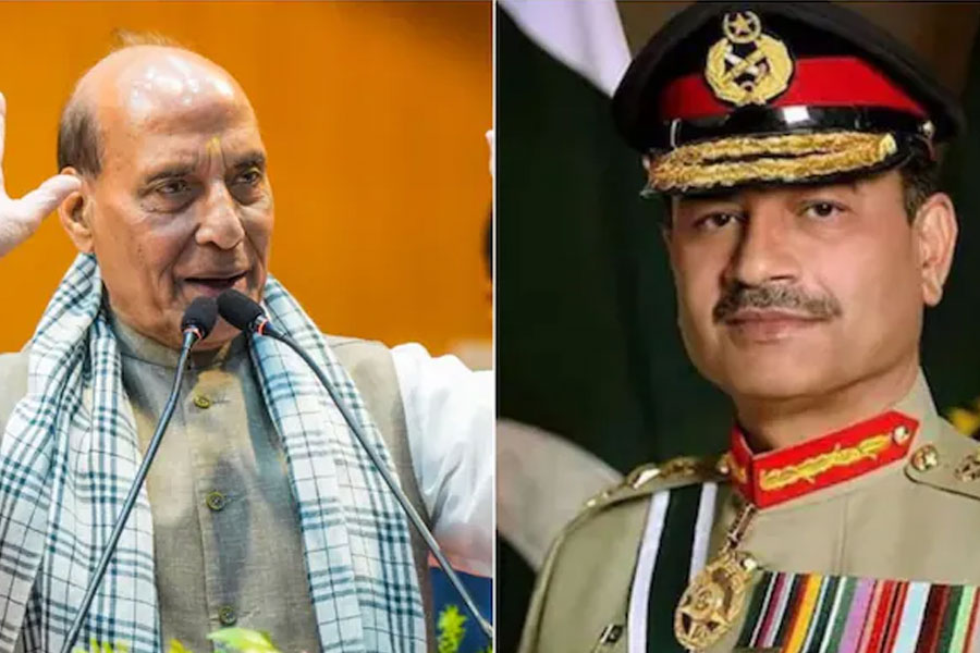 ফেরারি বনাম ট্রাক! মুনিরের মন্তব্যকে হাতিয়ার করেই পাকিস্তানকে বিদ্রূপ রাজনাথের
