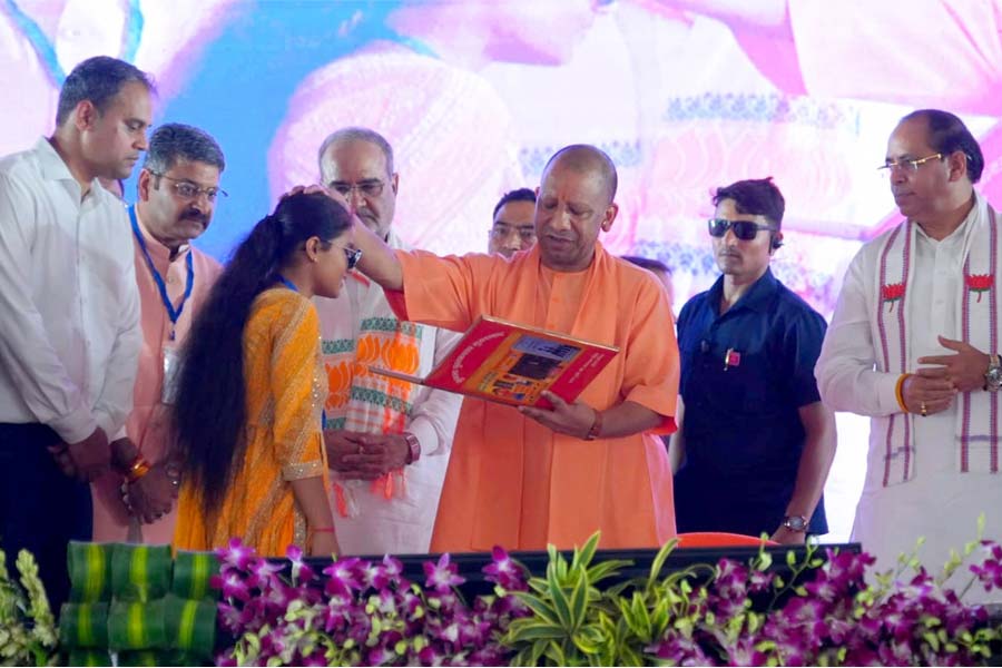 মোরাদাবাদে অটল আবাসিক বিদ্যালয়ের উদ্বোধন, শিক্ষানীতি নিয়ে বিরোধীদের তোপ যোগীর