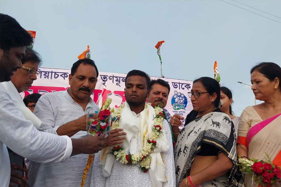 বাংলার পরিযায়ী শ্রমিকদের উপর ‘অত্যাচার’, বিজেপি নেতাদের চোখ উপড়ানোর হুঁশিয়ারি আবদুর রহিম বক্সির