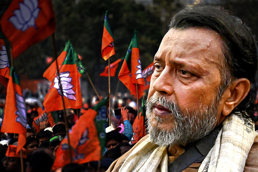 বঙ্গ বিজেপির কোন্দল-ঝগড়ায় বিরক্ত মিঠুন! একাধিক দলীয় কর্মসূচিতে ‘না’ বলছেন ‘মহাগুরু’