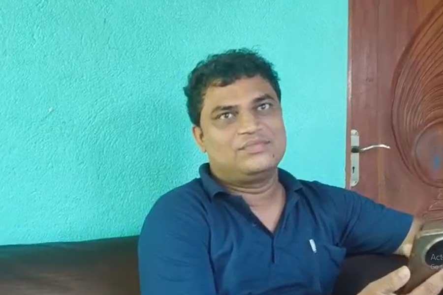 ‘কীসের ভিত্তিতে তালিকা?’ নাম দেখেই SSC-কে চ্যালেঞ্জ তৃণমূল নেতার ছেলের