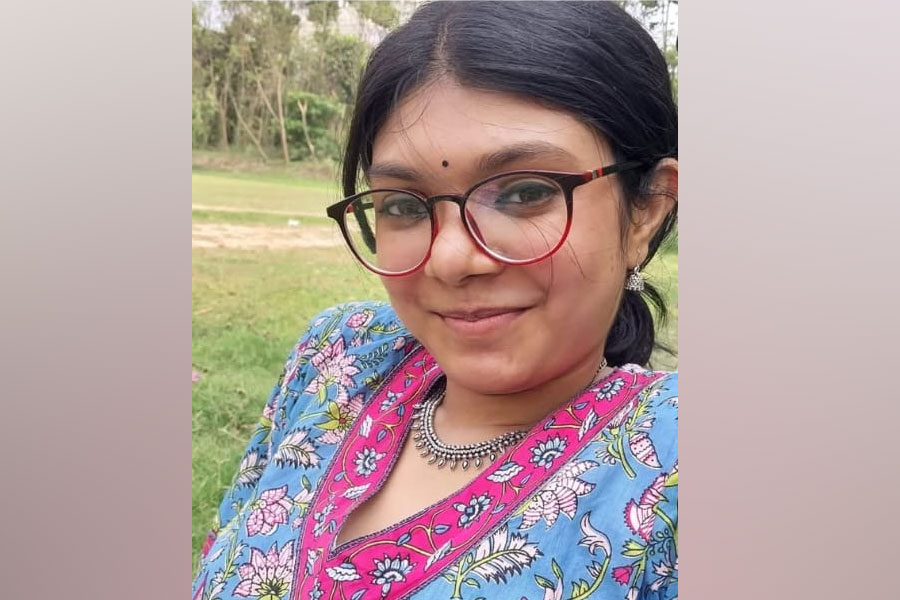 বরাবরই মেধাবী, পাড়ার ‘শান্ত’ অনামিকা মদ্যপান করতেন, মানতে পারছেন না প্রতিবেশীরা