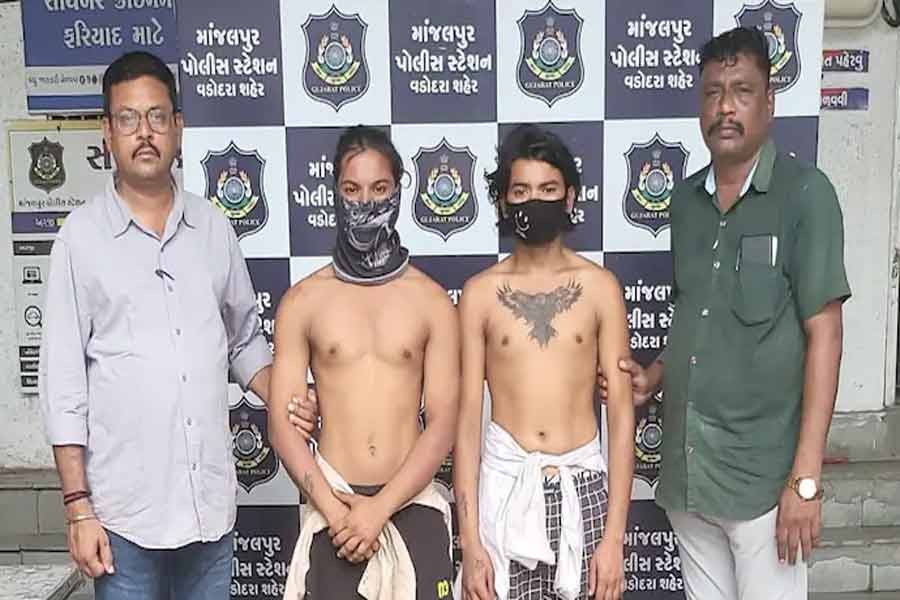 দিনে বেলুন বিক্রেতা, রাতে চোর! ভদোদরায় পুলিশের জালে কুখ্যাত ‘ব্যাট গ্যাং’ সদস্যেরা