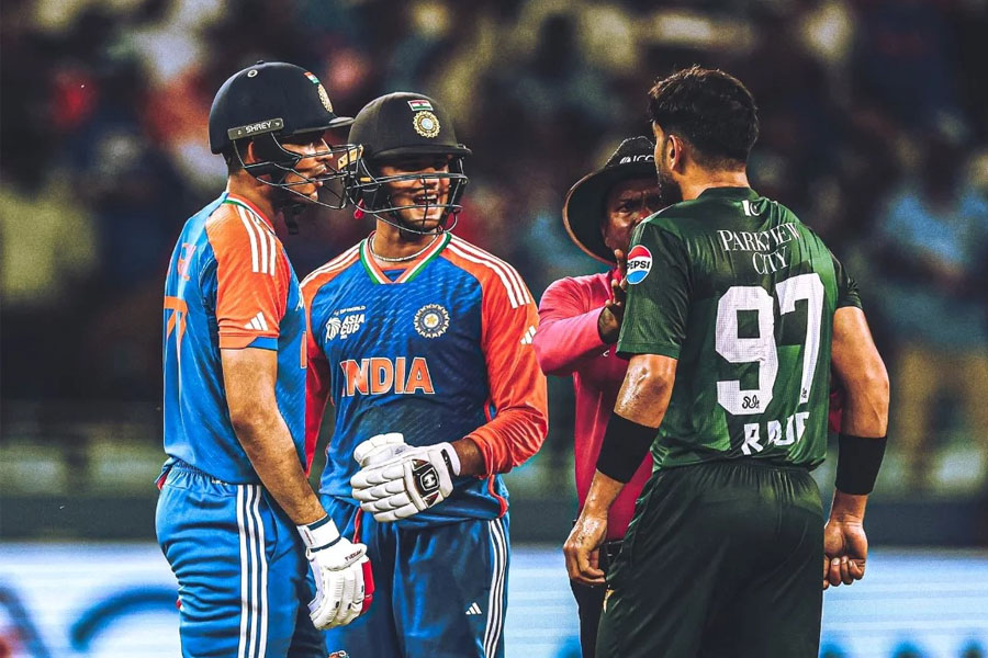 ইটের বদলা পাটকেল! হ্যারিসের অভদ্রতার জবাব কড়া ভাষায় দিলেন ‘শর্মাজি কা বেটা’