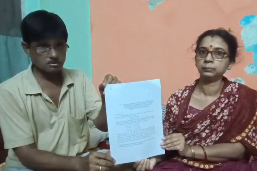 অভিষেক বন্দ্যোপাধ্যায়ের ঘনিষ্ঠ পরিচয় দিয়ে প্রতারণা! জমি বেচায় সর্বস্বান্ত সোদপুরের দম্পতি
