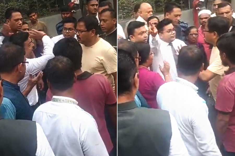 চিনার পার্কের হোটেলে আগুন, খবর সংগ্রহে গিয়ে আক্রান্ত সংবাদ প্রতিদিনের সাংবাদিক, মারধর ও ছবি তুলতে বাধা