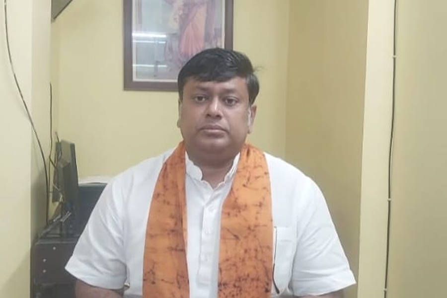 মুখেই রাজ্যের পুজো অনুদানের বিরোধিতা, এবার নিজের কেন্দ্রে ‘সাংসদ শারদ সম্মান’ শুরু করলেন সুকান্ত