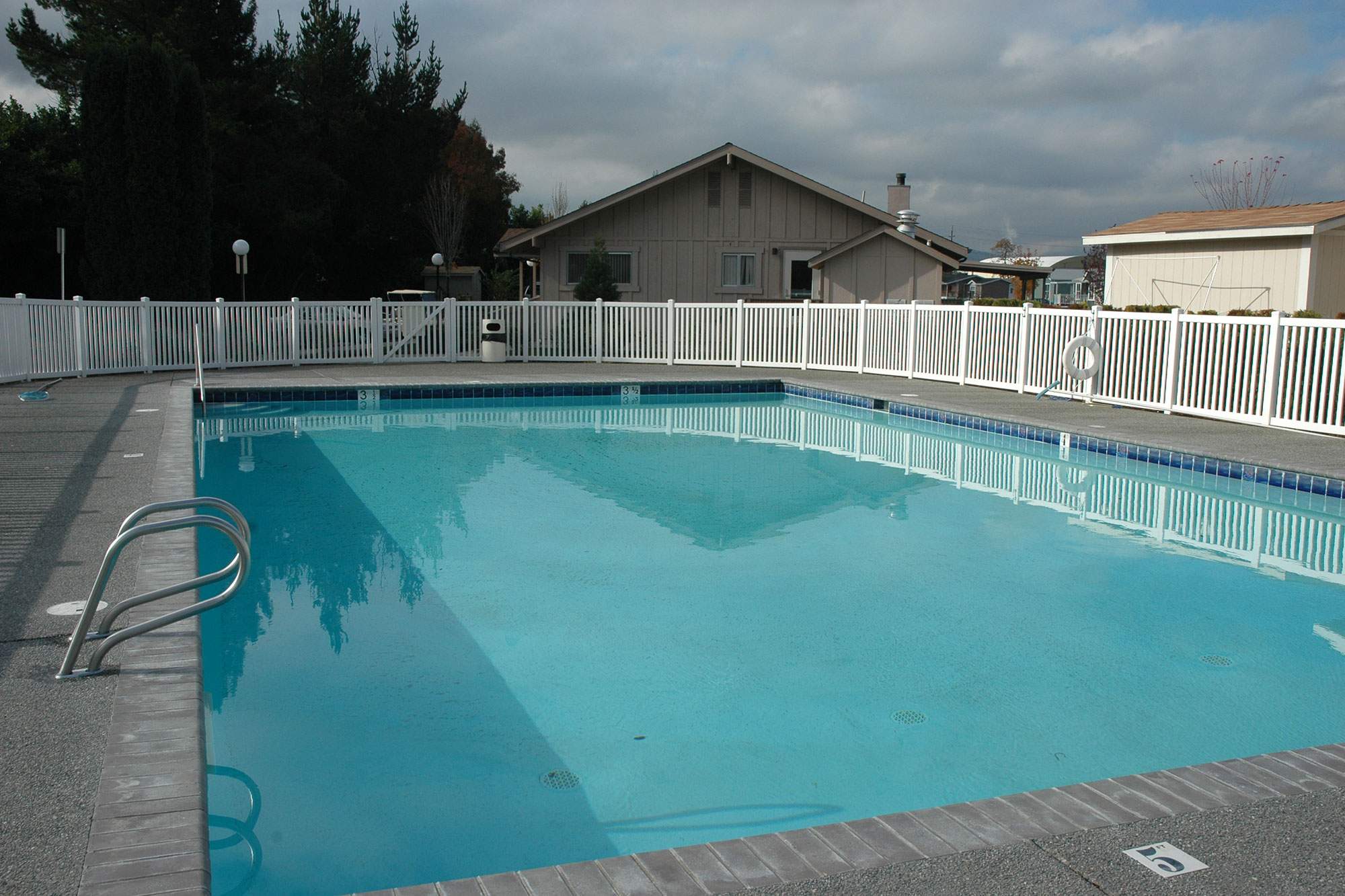 Active Lifestyle Manufactured Home Community in Medford, OR