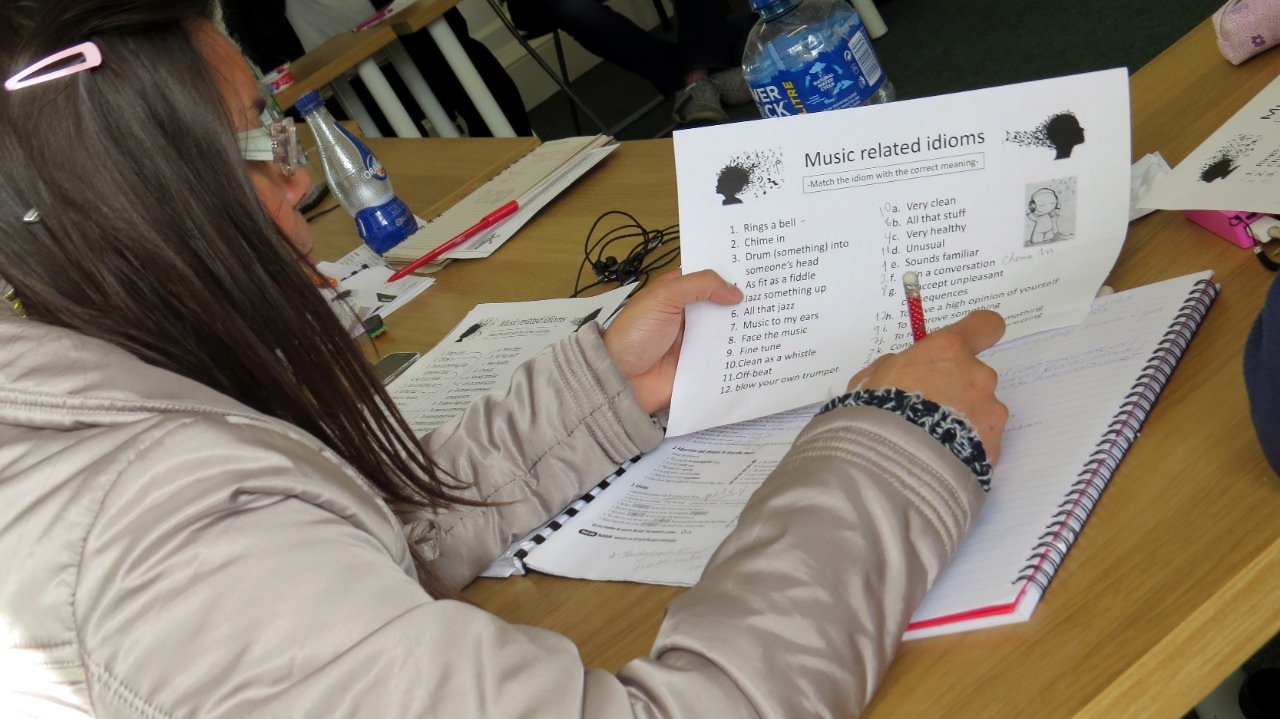 Becas completas y parciales para estudiar inglés y trabajar en Irlanda