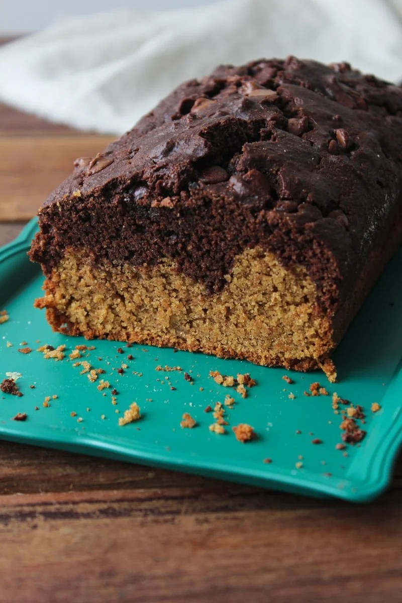 Bolo mármore vegano com manteiga de amendoim Santo Legume