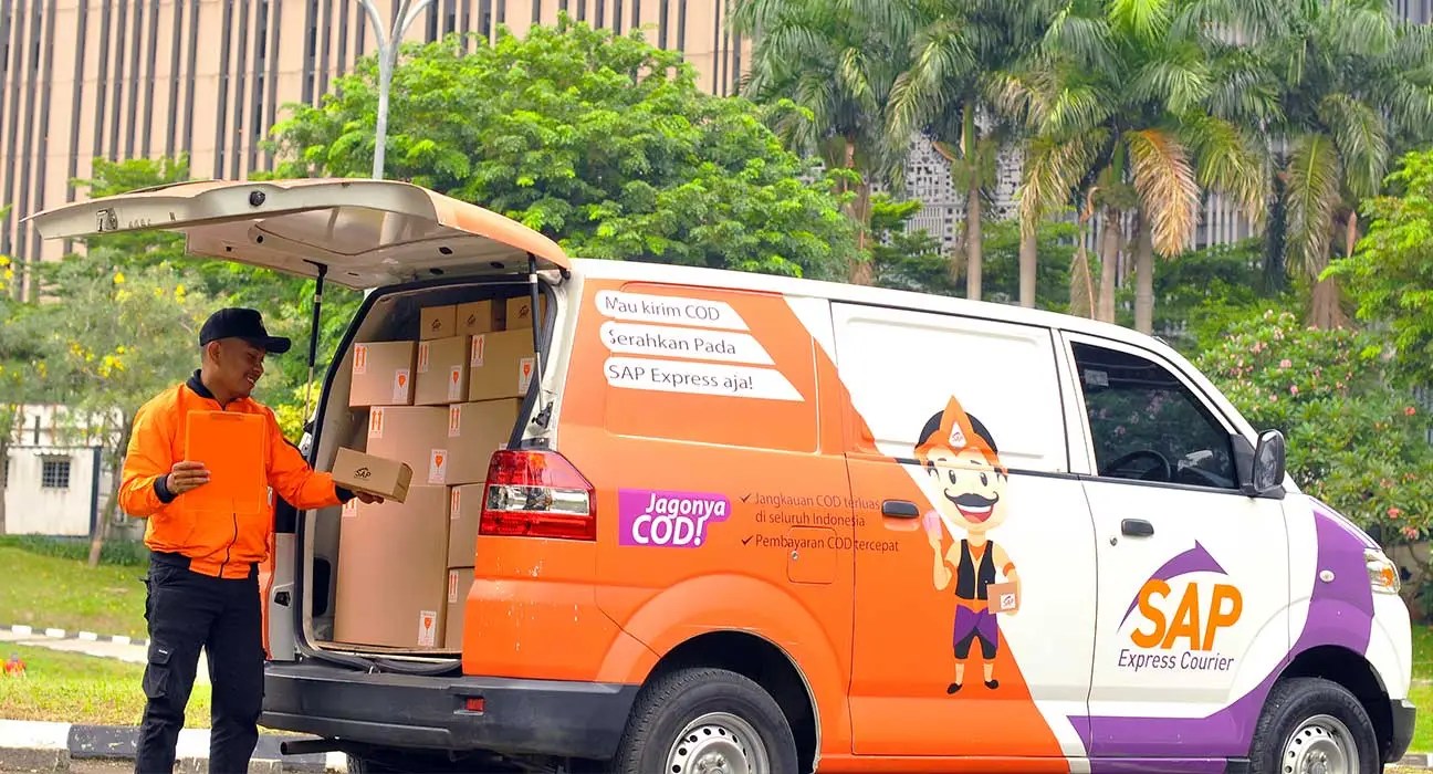 Apa Perbedaan Jasa Logistik dan Freight Forwarding? Yuk, Cari Tahu!