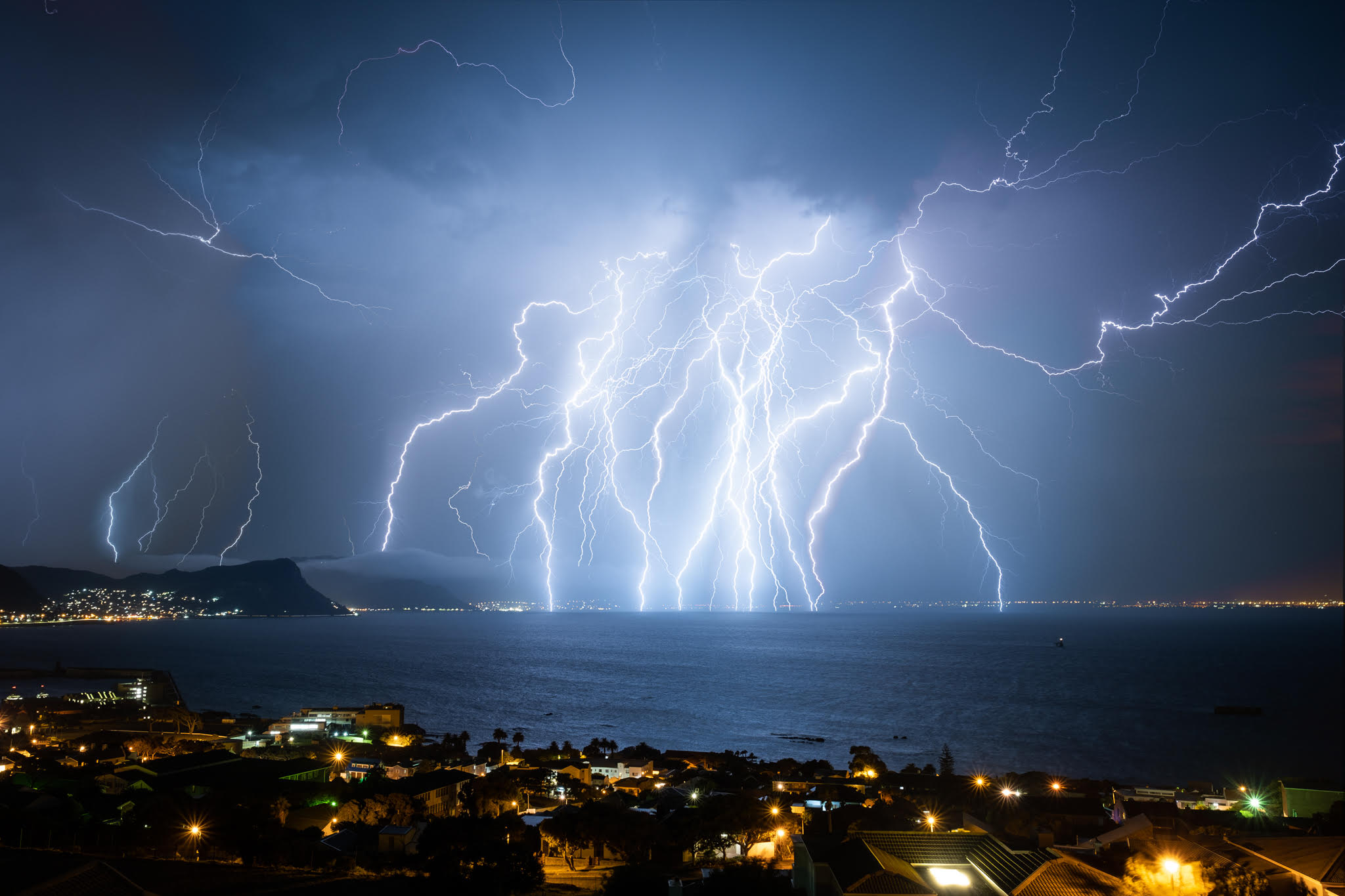 Spectacular and Rare Lightning Storm Over Cape Town PHOTOS SAPeople