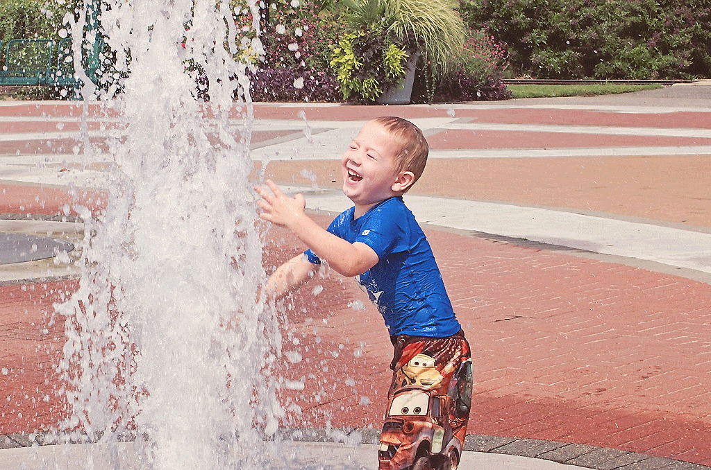 rp_water.gif Sarah Halstead