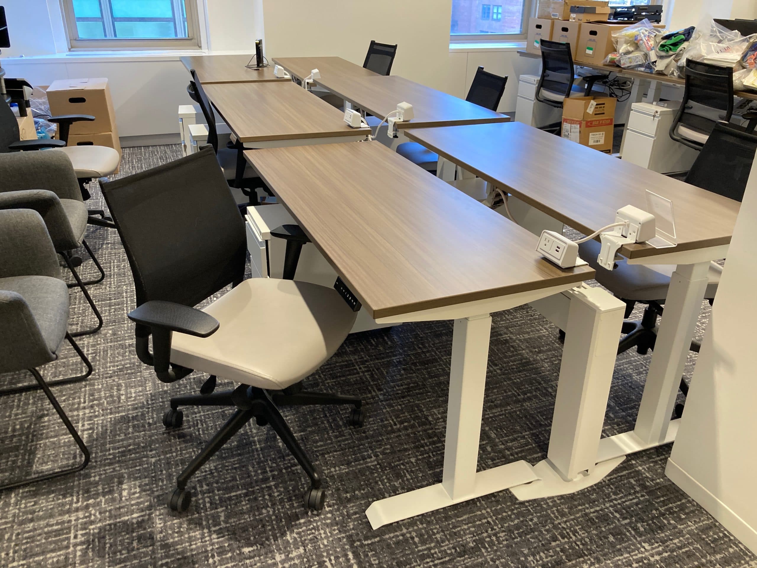 WEW Used AMQ Sit/Stand Trading Desks Saraval Industries, Corp