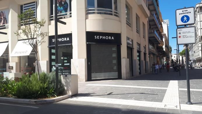 Commessa Positiva, Chiusa Profumeria Sephora A Bari : Sassilive 392_x_693_jpg